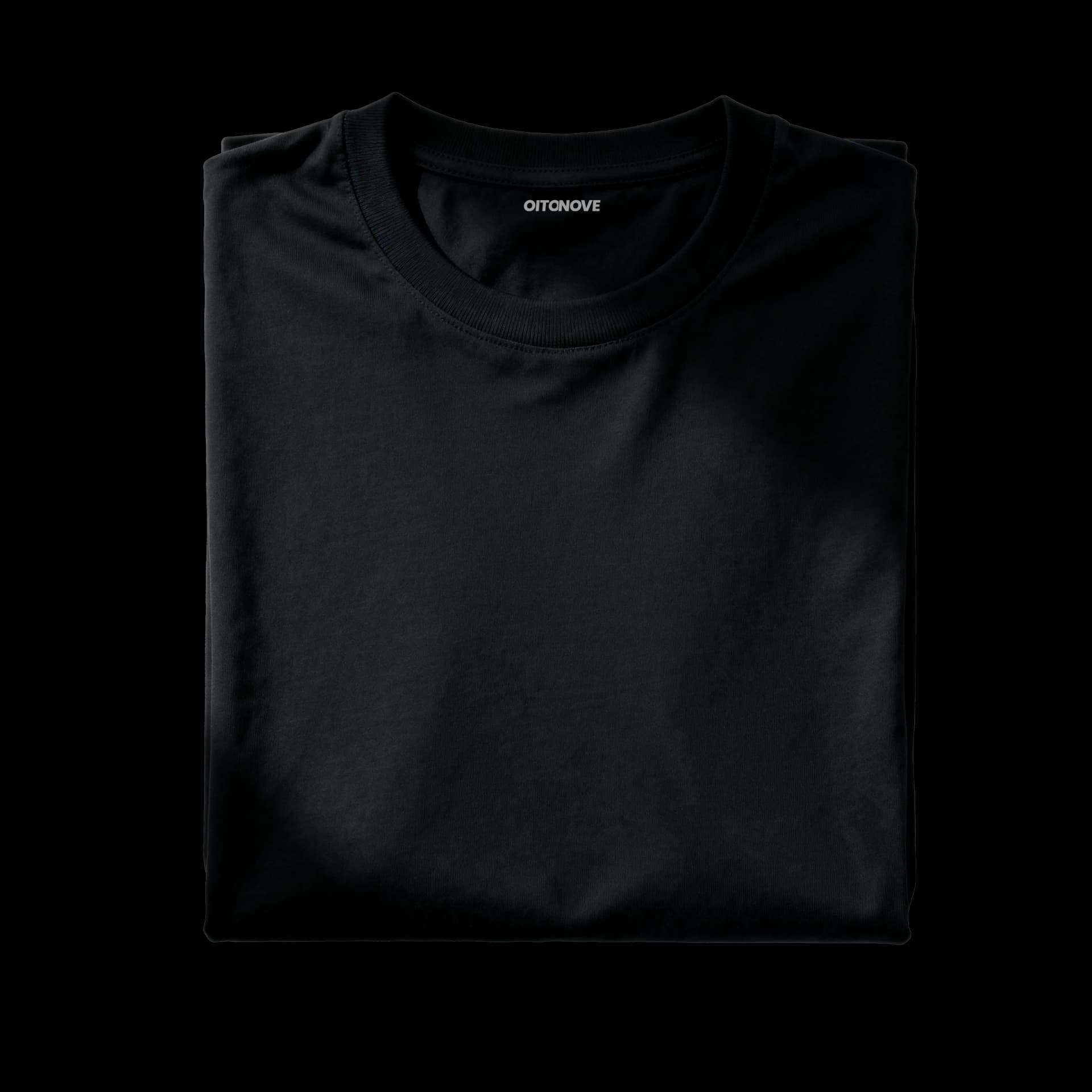 Camiseta Essencial Preta dobrada, acabamento impecável e tecido natural Camiseta preta dobrada mostrando o acabamento e a textura do algodão 100% puro