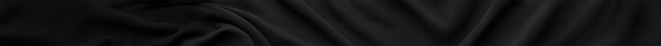 Costura e acabamento manual da camiseta essencial OITONOVE com foco na qualidade